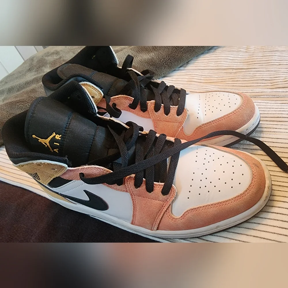 Nike Air Jordans Size 9.5 - Picture 2 of 6